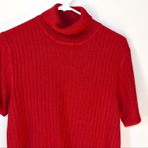 Red Short Sleeve Turtleneck Sweater - L